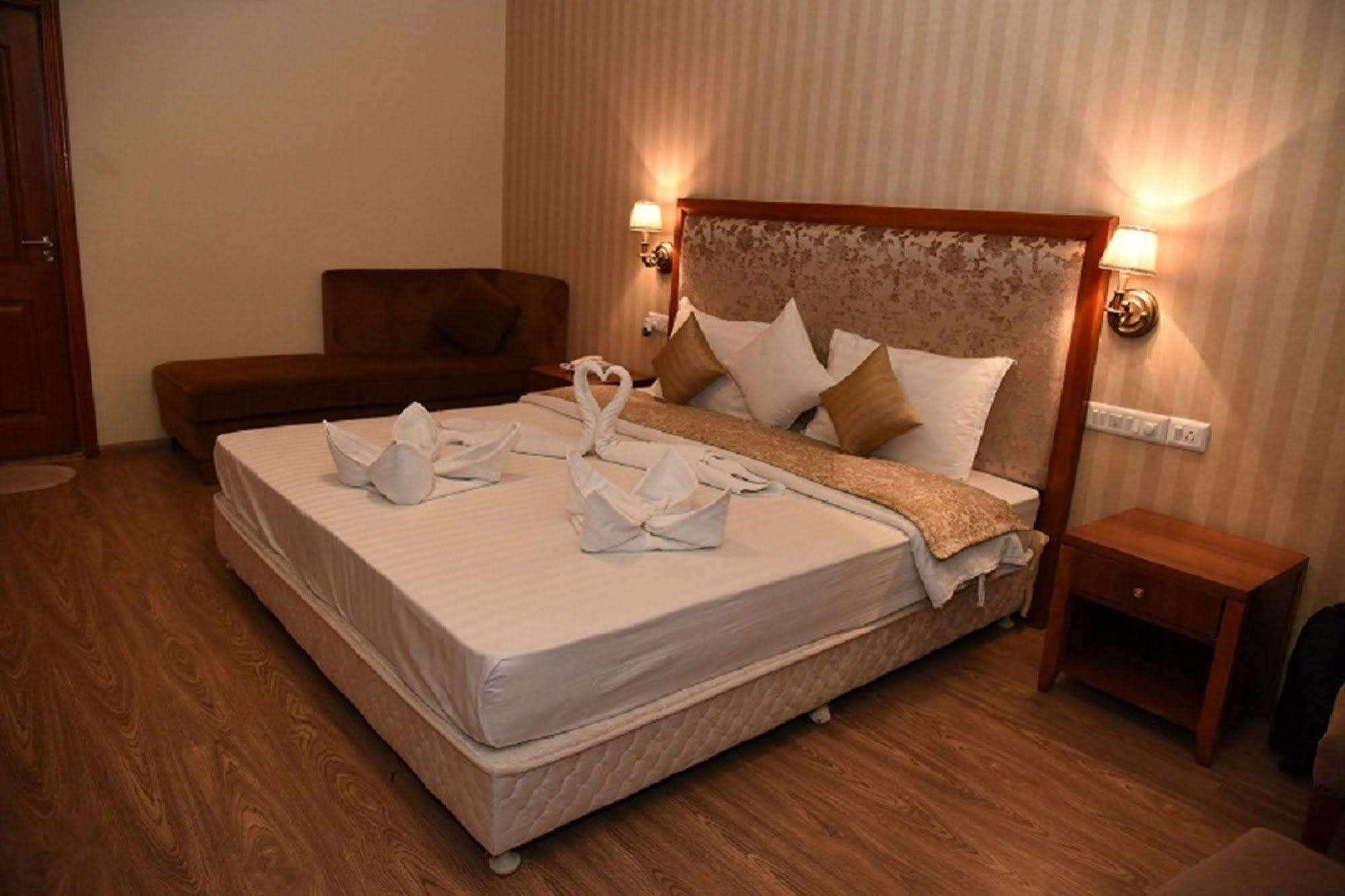 Jetalpur Palm Green Club Resort מראה חיצוני תמונה