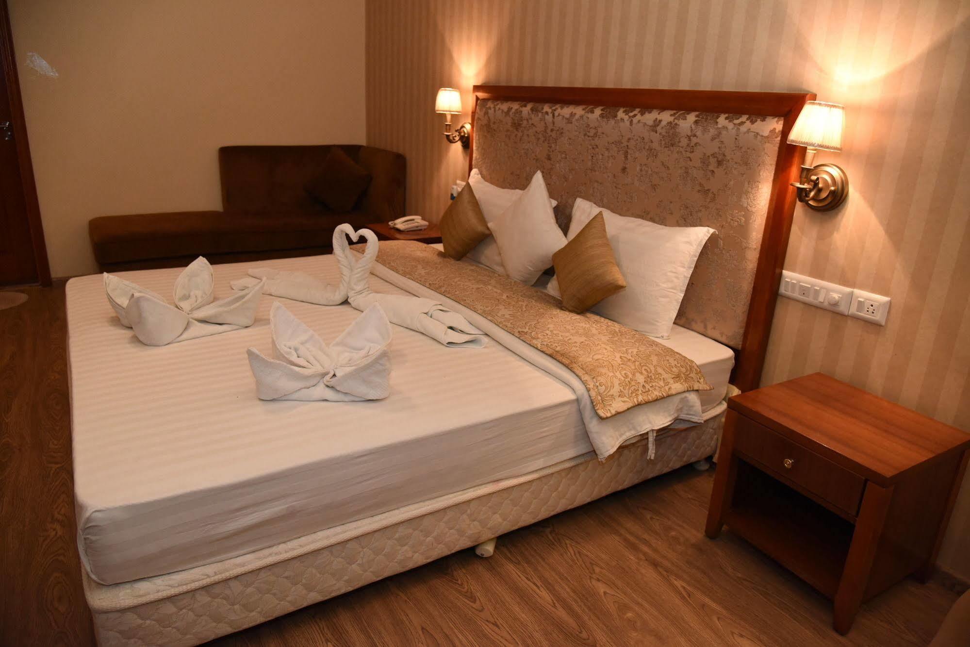 Jetalpur Palm Green Club Resort מראה חיצוני תמונה