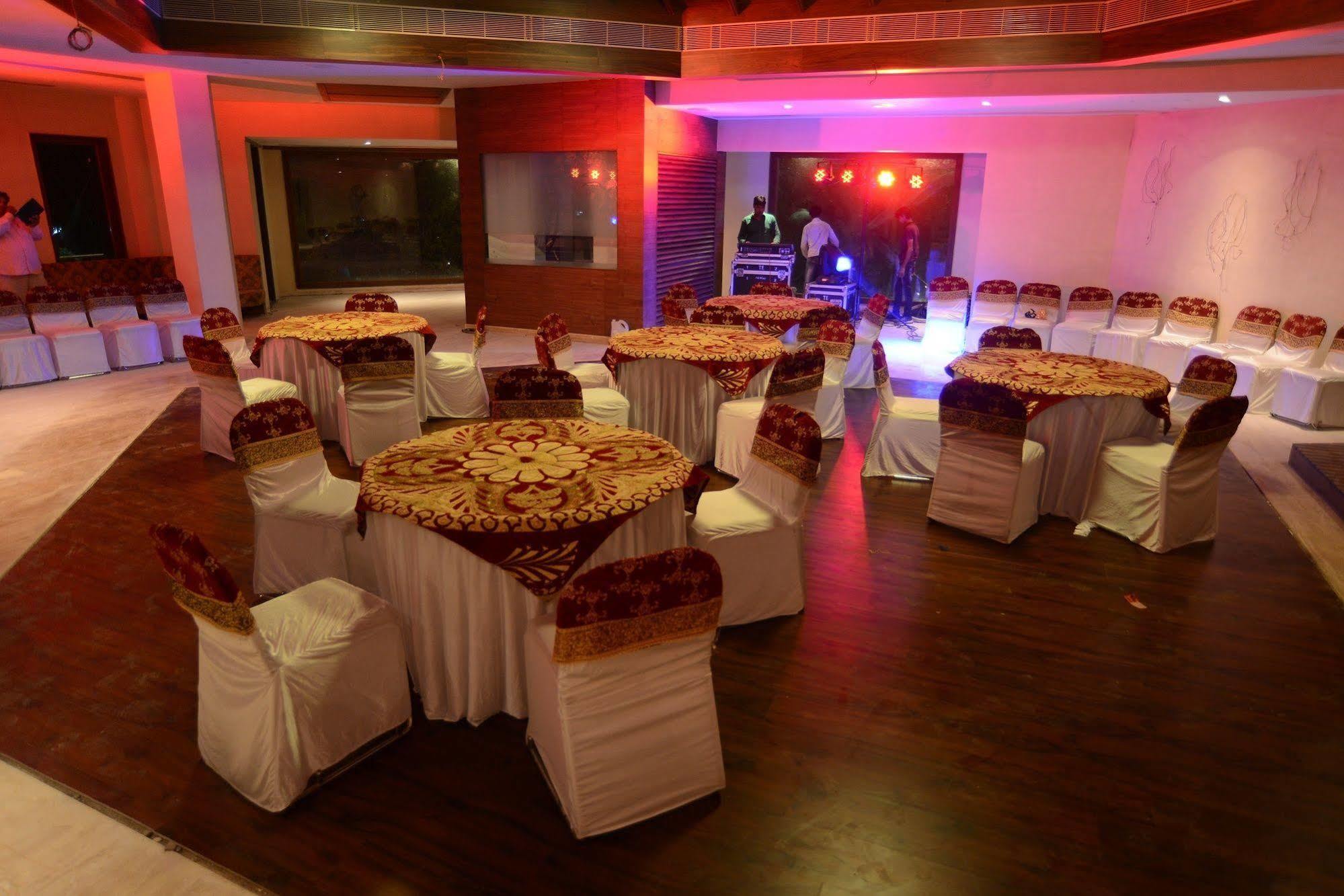Jetalpur Palm Green Club Resort מראה חיצוני תמונה