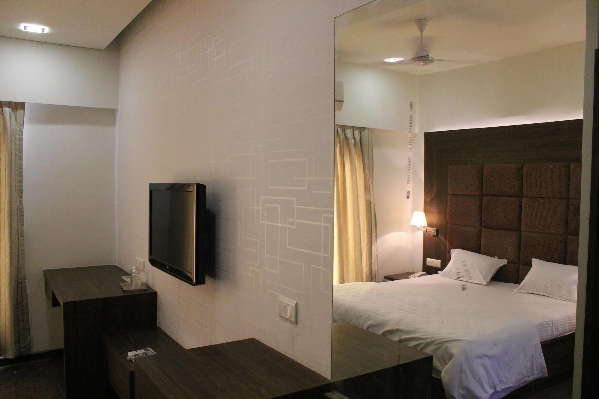 Jetalpur Palm Green Club Resort מראה חיצוני תמונה