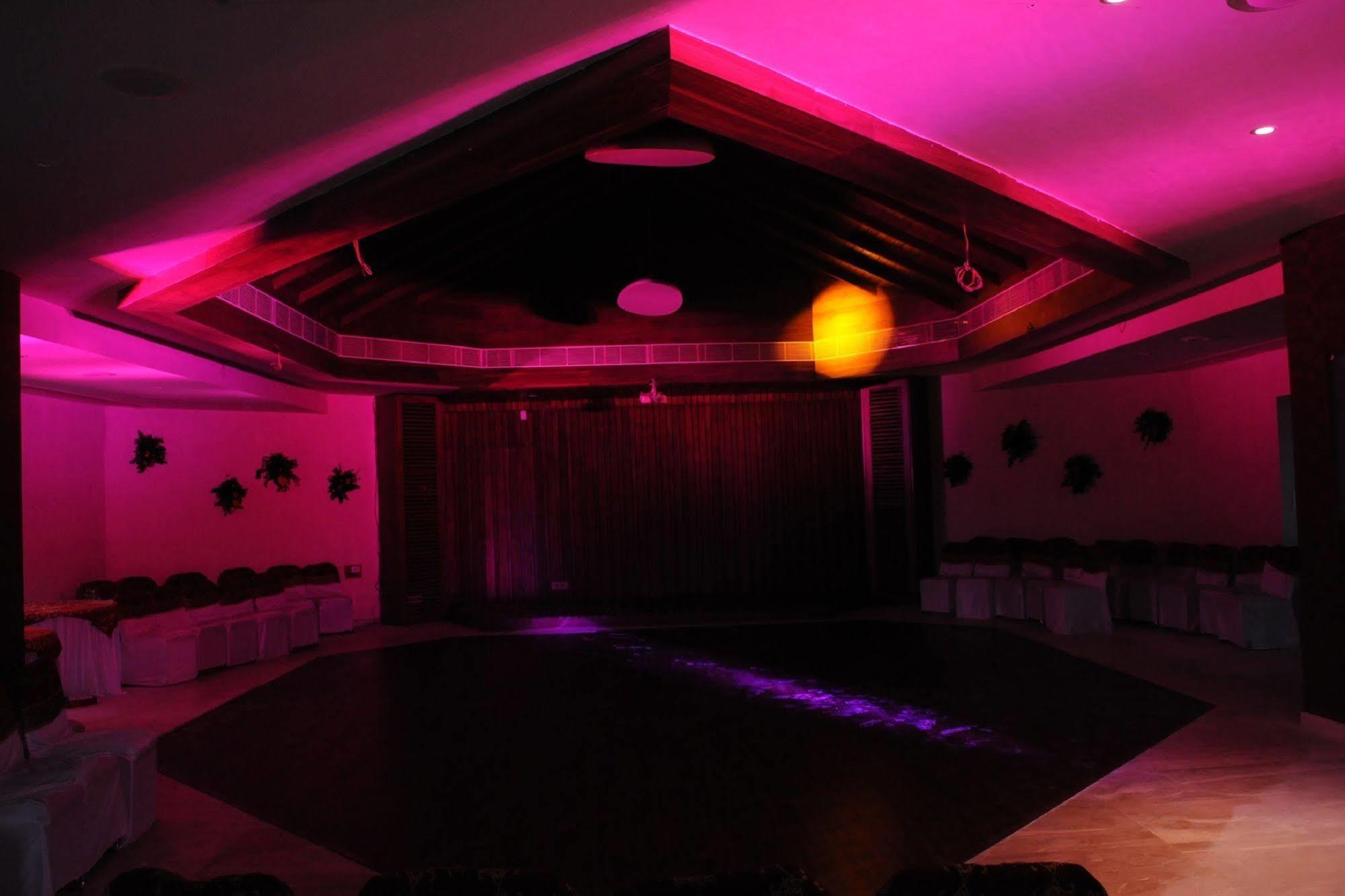 Jetalpur Palm Green Club Resort מראה חיצוני תמונה