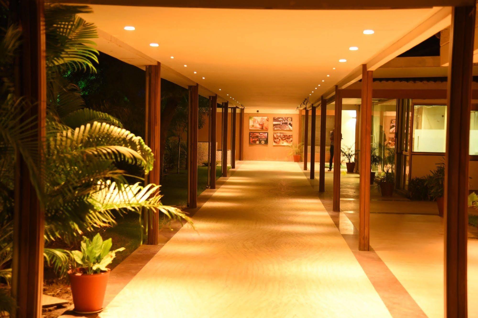 Jetalpur Palm Green Club Resort מראה חיצוני תמונה