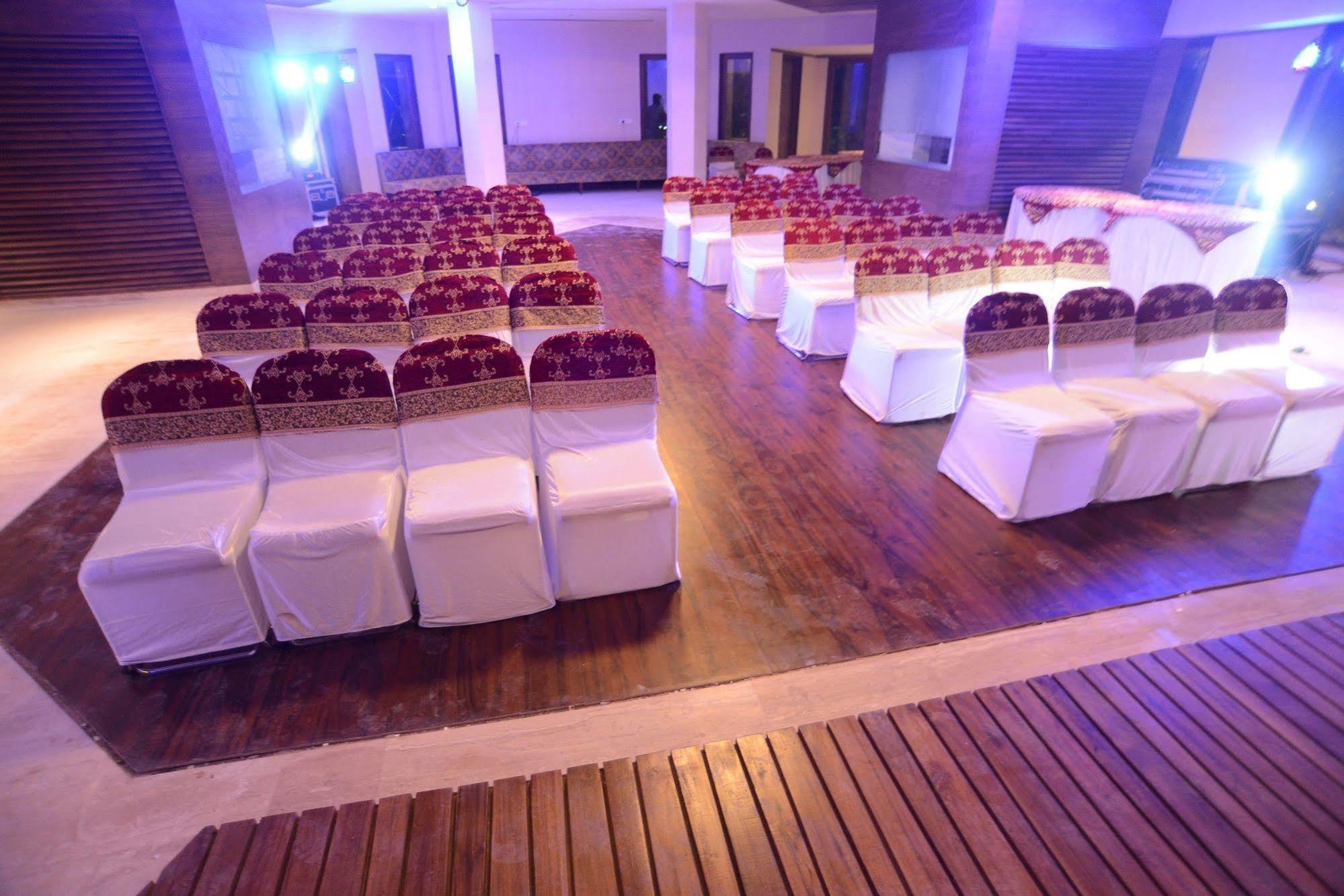 Jetalpur Palm Green Club Resort מראה חיצוני תמונה