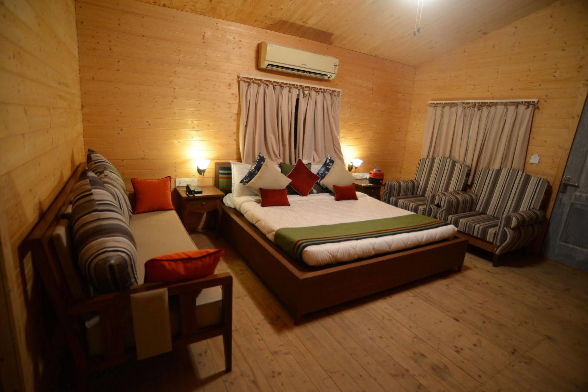 Jetalpur Palm Green Club Resort מראה חיצוני תמונה